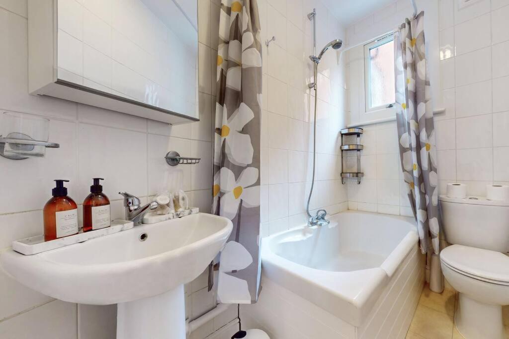 Spacious 2Bd Apartment Cricklewood Londra Dış mekan fotoğraf
